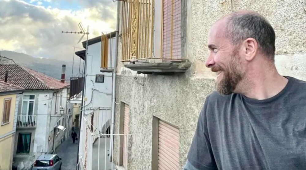 Un bărbat a avut parte de un șoc după ce și-a cumpărat o casă de 22.000 de euro. Ce surprize a găsit în interior | FOTO - Imaginea 3