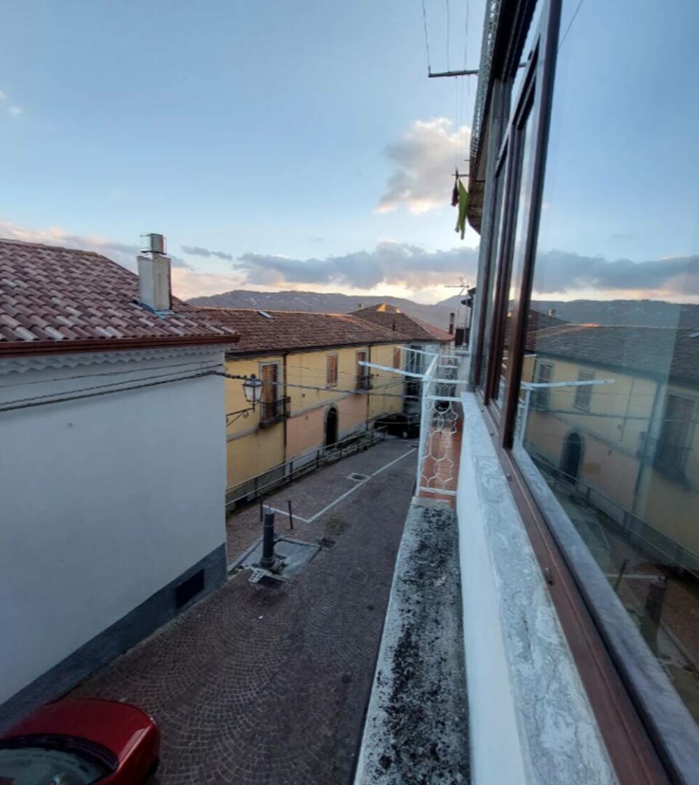 Un bărbat a avut parte de un șoc după ce și-a cumpărat o casă de 22.000 de euro. Ce surprize a găsit în interior | FOTO - Imaginea 2