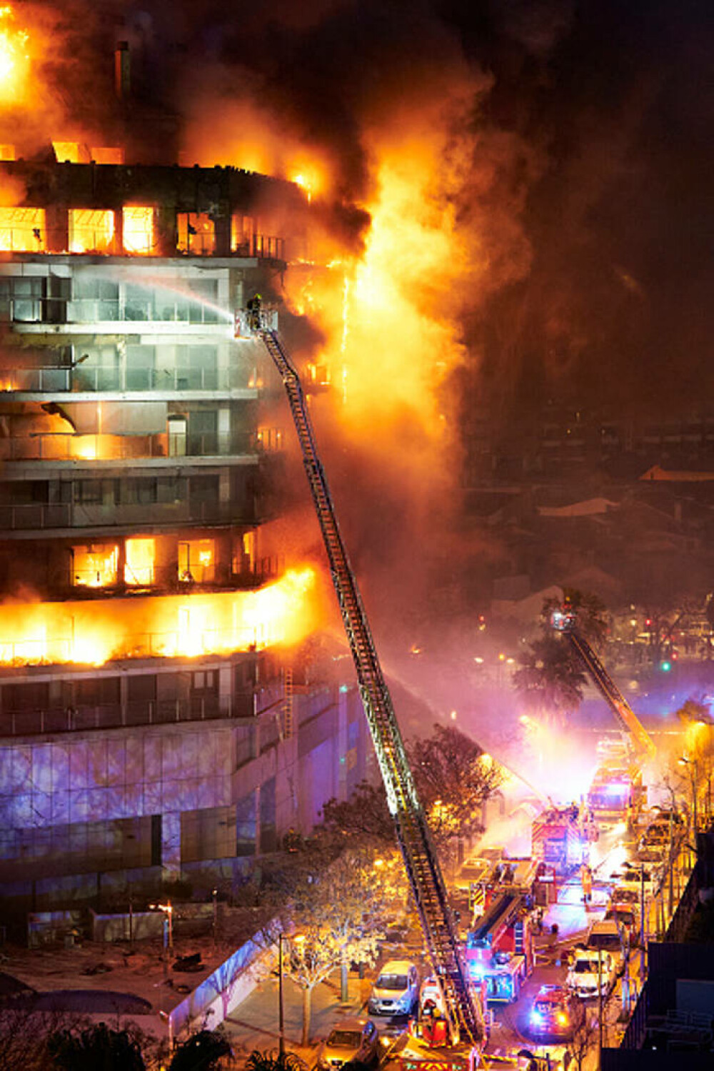 Clădirea a luat foc „în câteva minute
