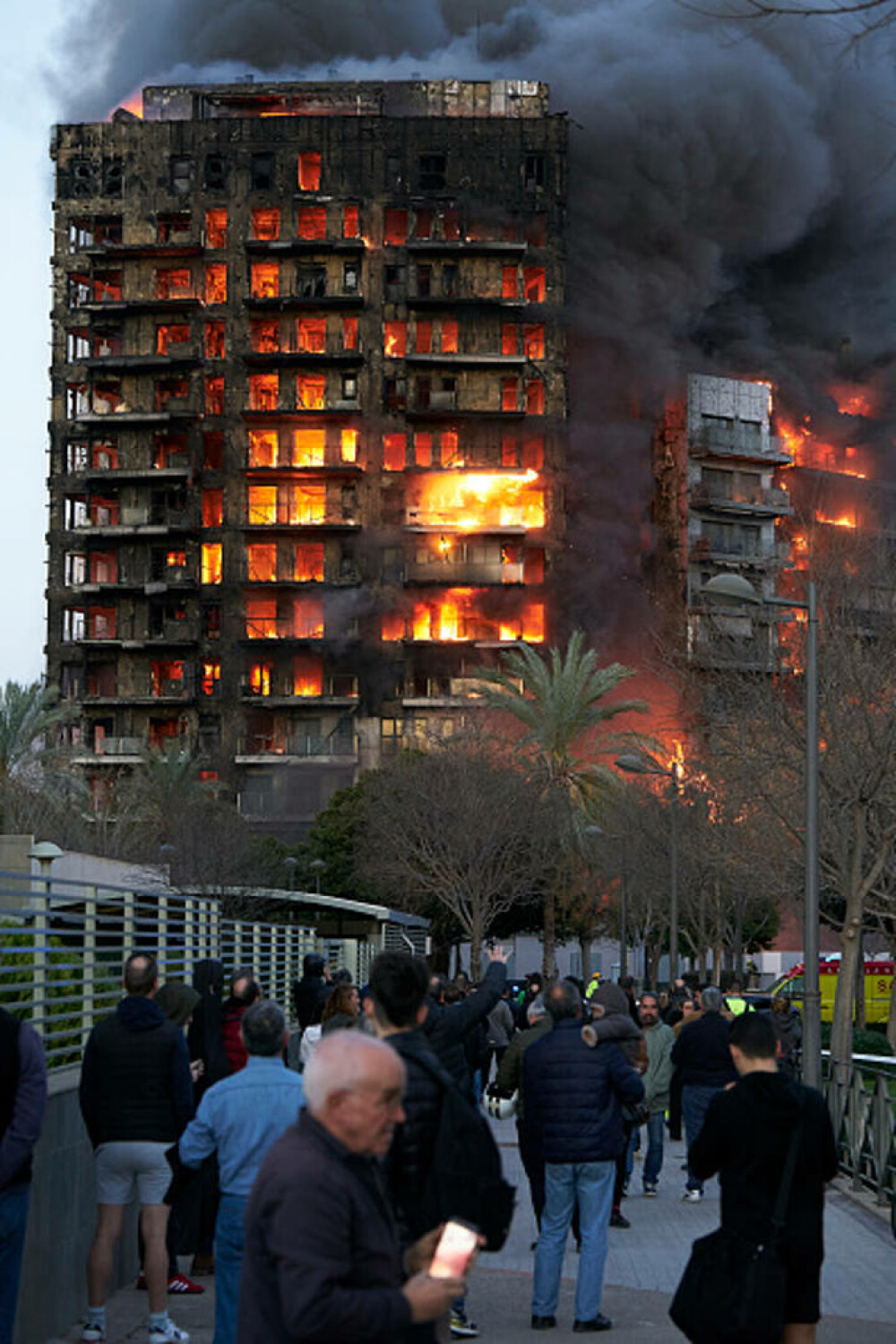Incendiu devastator într-un complex rezidențial din Valencia, administrat de o româncă. Sunt cel puțin 4 morți și 14 răniți - Imaginea 5