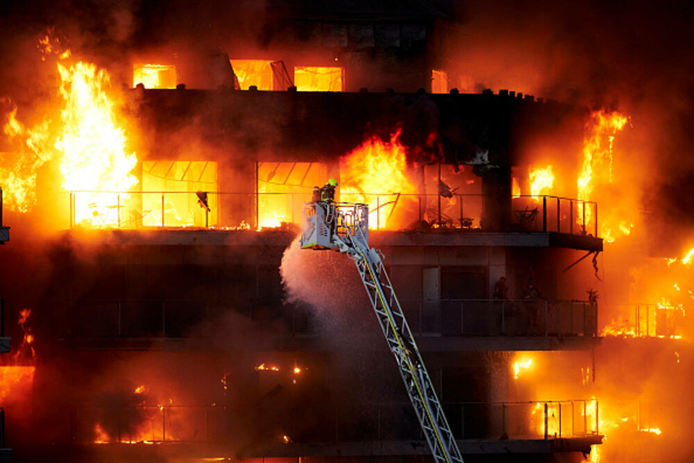 Clădirea a luat foc „în câteva minute