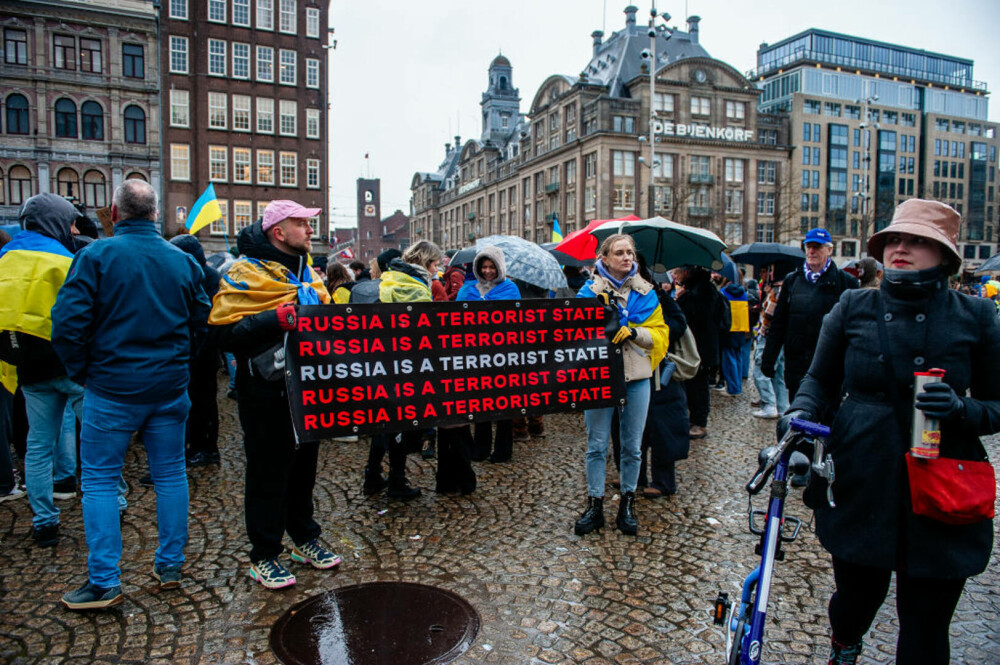 Manifestaţii de amploare pro-Ucraina în Europa. Oamenii au scandat „Putin asasin”| GALERIE FOTO & VIDEO - Imaginea 7