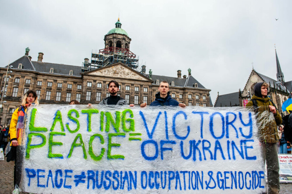 Manifestaţii de amploare pro-Ucraina în Europa. Oamenii au scandat „Putin asasin”| GALERIE FOTO & VIDEO - Imaginea 8