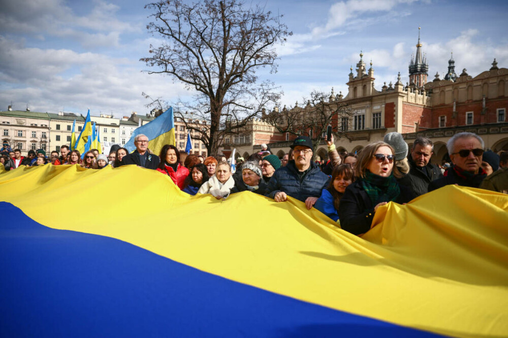 Manifestaţii de amploare pro-Ucraina în Europa. Oamenii au scandat „Putin asasin”| GALERIE FOTO & VIDEO - Imaginea 9