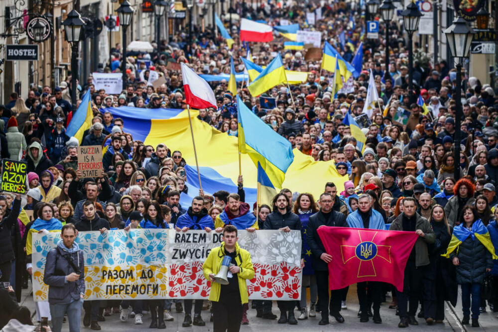 Manifestaţii de amploare pro-Ucraina în Europa. Oamenii au scandat „Putin asasin”| GALERIE FOTO & VIDEO - Imaginea 12