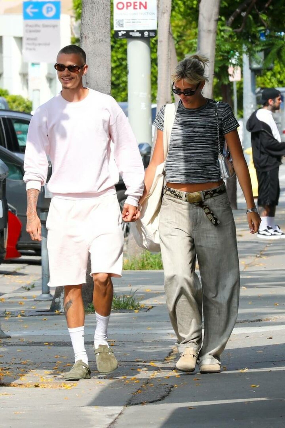 Romeo Beckham şi modelul Mia Regan s-au despărţit după cinci ani de relaţie. 