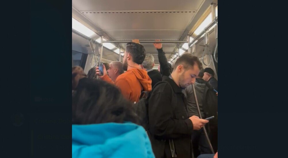 Incident la stația de metrou Timpuri Noi. Două trenuri s-au ciocnit ușor. GALERIE FOTO - Imaginea 1