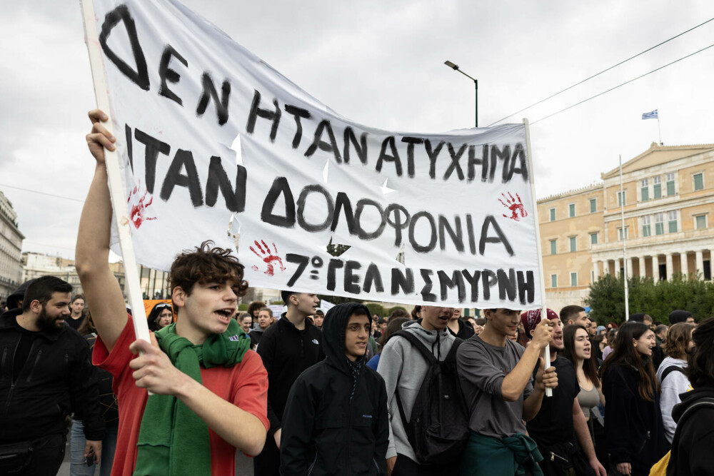 Proteste de amploare în Grecia. 30.000 de oameni în stradă la un an de la cel mai grav accident feroviar din istoria țării - Imaginea 2