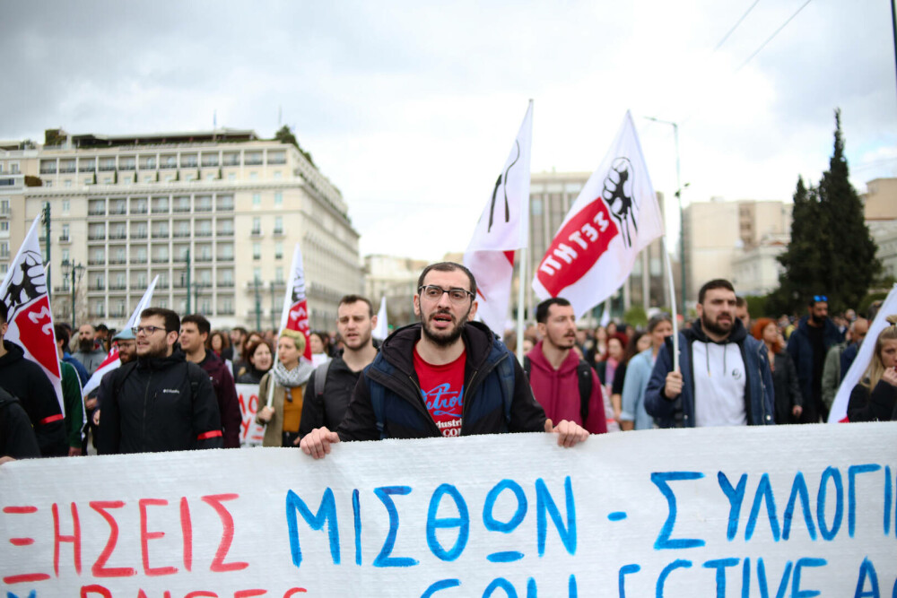Proteste de amploare în Grecia. 30.000 de oameni în stradă la un an de la cel mai grav accident feroviar din istoria țării - Imaginea 6