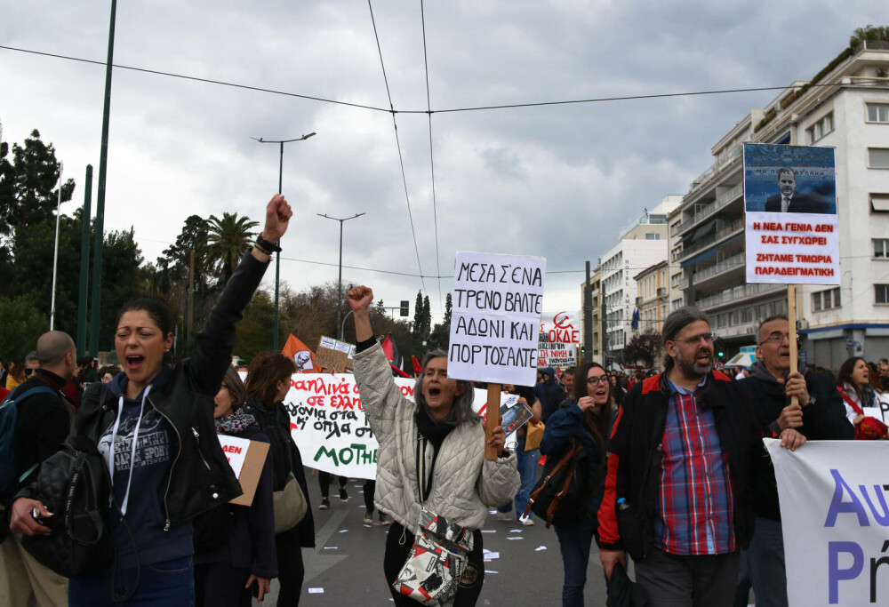Proteste de amploare în Grecia. 30.000 de oameni în stradă la un an de la cel mai grav accident feroviar din istoria țării - Imaginea 9