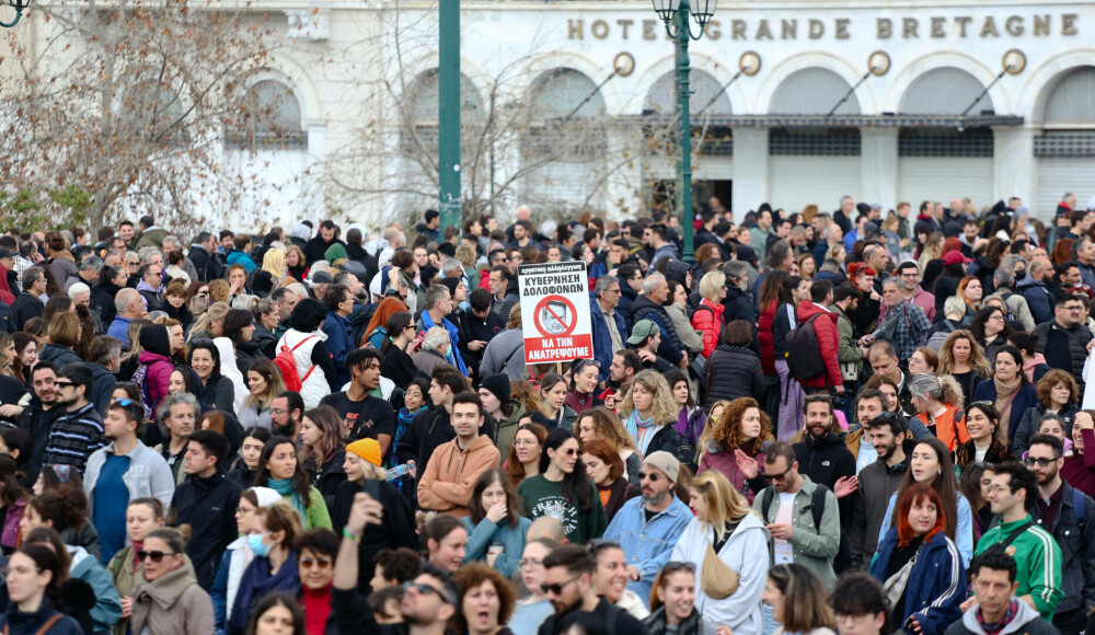 Proteste de amploare în Grecia. 30.000 de oameni în stradă la un an de la cel mai grav accident feroviar din istoria țării - Imaginea 11