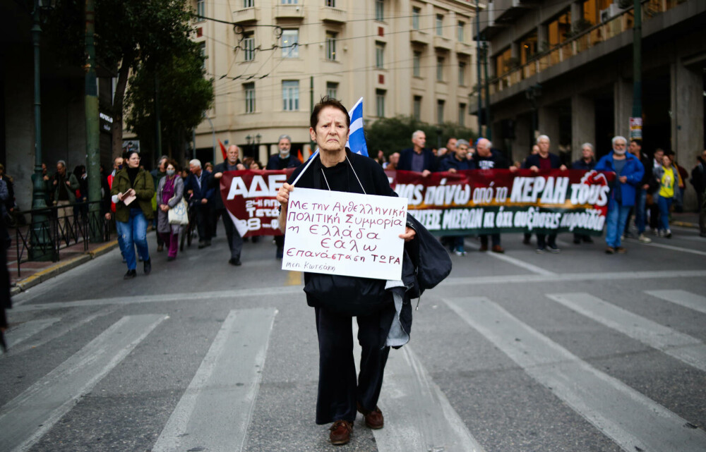 Proteste de amploare în Grecia. 30.000 de oameni în stradă la un an de la cel mai grav accident feroviar din istoria țării - Imaginea 12