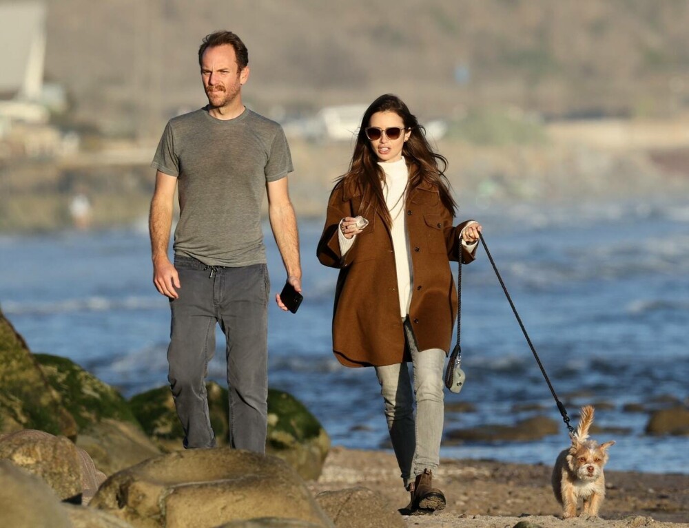 Lily Collins, primele imagini cu fiica ei, Tove Jane. Actrița din „Emily in Paris” a devenit mamă pentru prima dată. FOTO - Imaginea 4