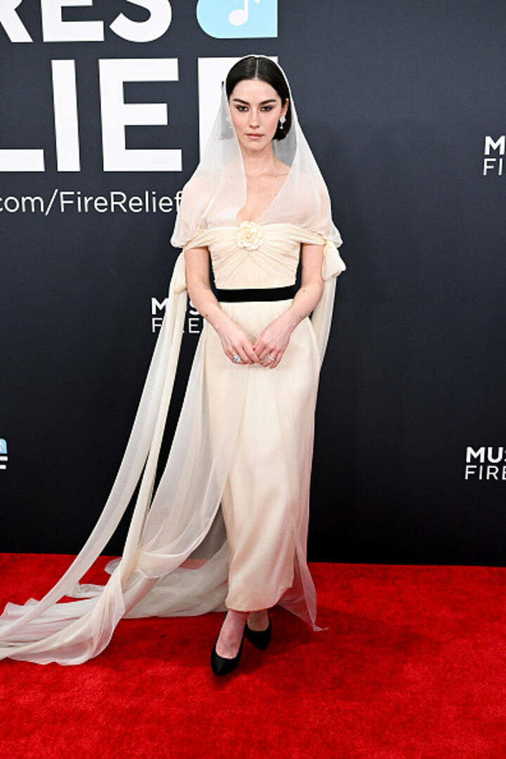 Cele mai neinspirate ținute purtate de vedete la Premiile Grammy. Artiștii care au dezamăgit pe covorul roșu. GALERIE FOTO - Imaginea 17