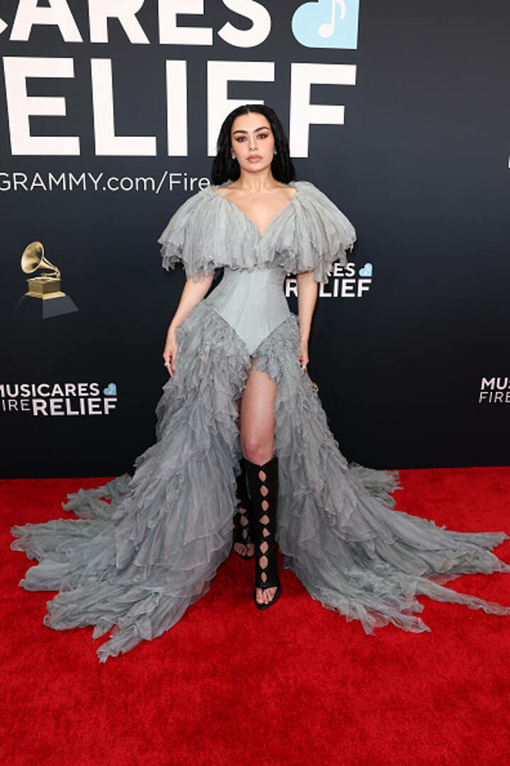 Cele mai neinspirate ținute purtate de vedete la Premiile Grammy. Artiștii care au dezamăgit pe covorul roșu. GALERIE FOTO - Imaginea 78