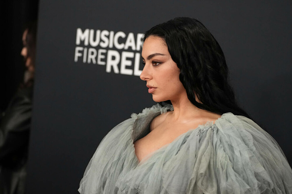 Cele mai neinspirate ținute purtate de vedete la Premiile Grammy. Artiștii care au dezamăgit pe covorul roșu. GALERIE FOTO - Imaginea 90
