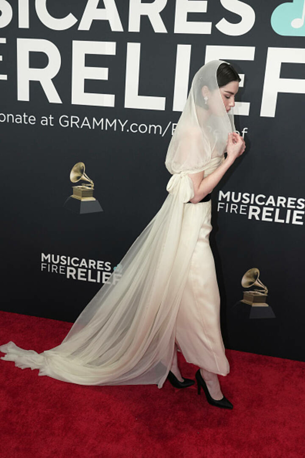 Cele mai neinspirate ținute purtate de vedete la Premiile Grammy. Artiștii care au dezamăgit pe covorul roșu. GALERIE FOTO - Imaginea 97