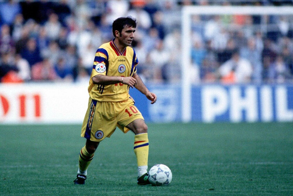 Gheorghe Hagi, „Regele fotbalului românesc”, a împlinit 60 de ani. Fotografii inedite din cariera sa. GALERIE FOTO - Imaginea 14