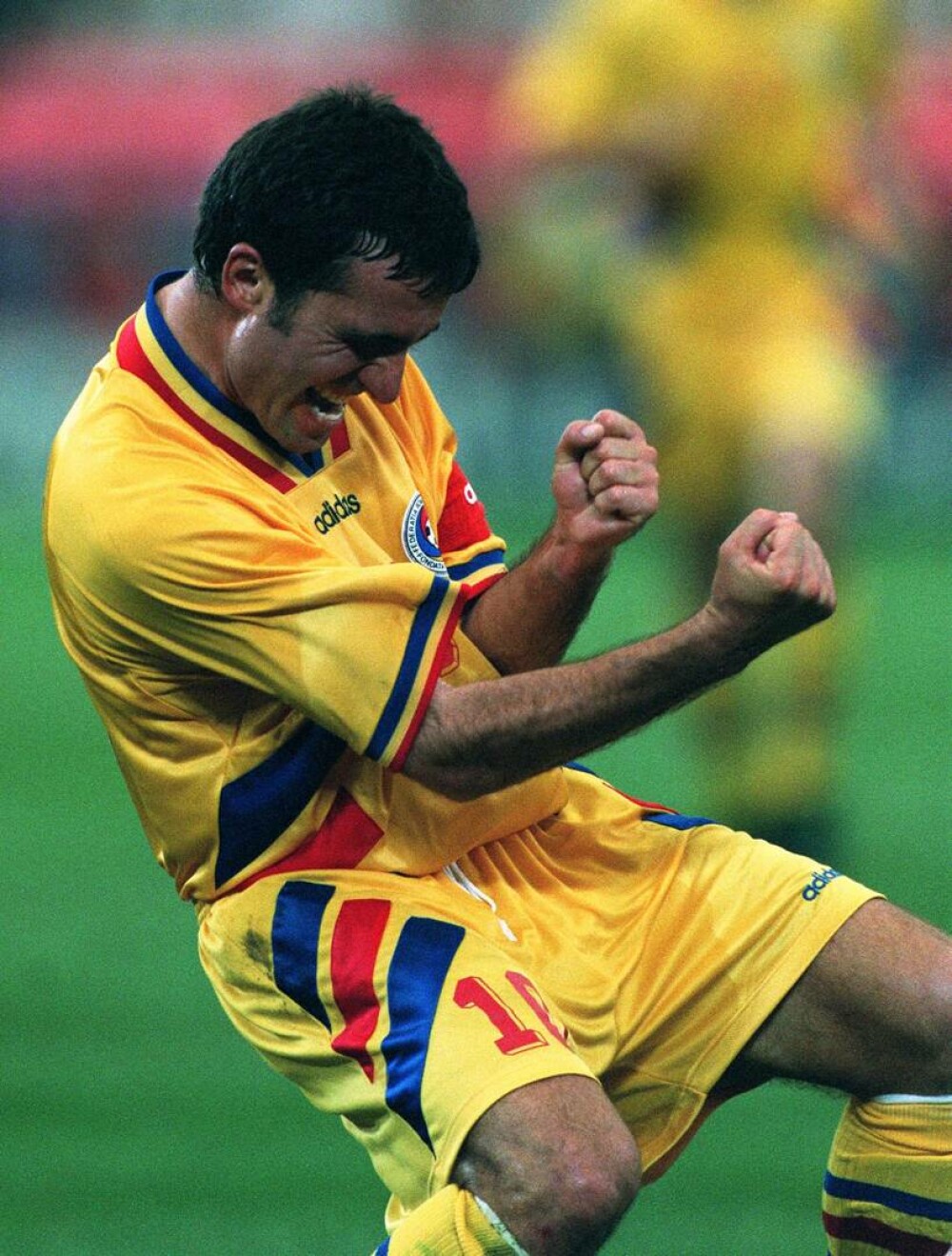 Gheorghe Hagi, „Regele fotbalului românesc”, a împlinit 60 de ani. Fotografii inedite din cariera sa. GALERIE FOTO - Imaginea 20