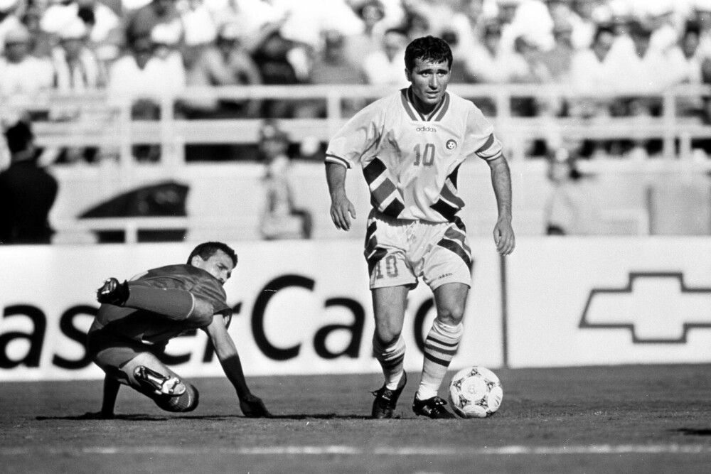 Gheorghe Hagi, „Regele fotbalului românesc”, a împlinit 60 de ani. Fotografii inedite din cariera sa. GALERIE FOTO - Imaginea 26