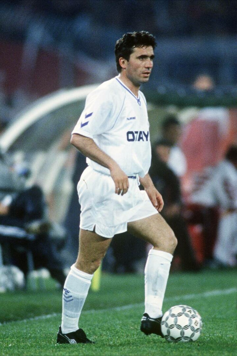 Gheorghe Hagi, „Regele fotbalului românesc”, a împlinit 60 de ani. Fotografii inedite din cariera sa. GALERIE FOTO - Imaginea 31