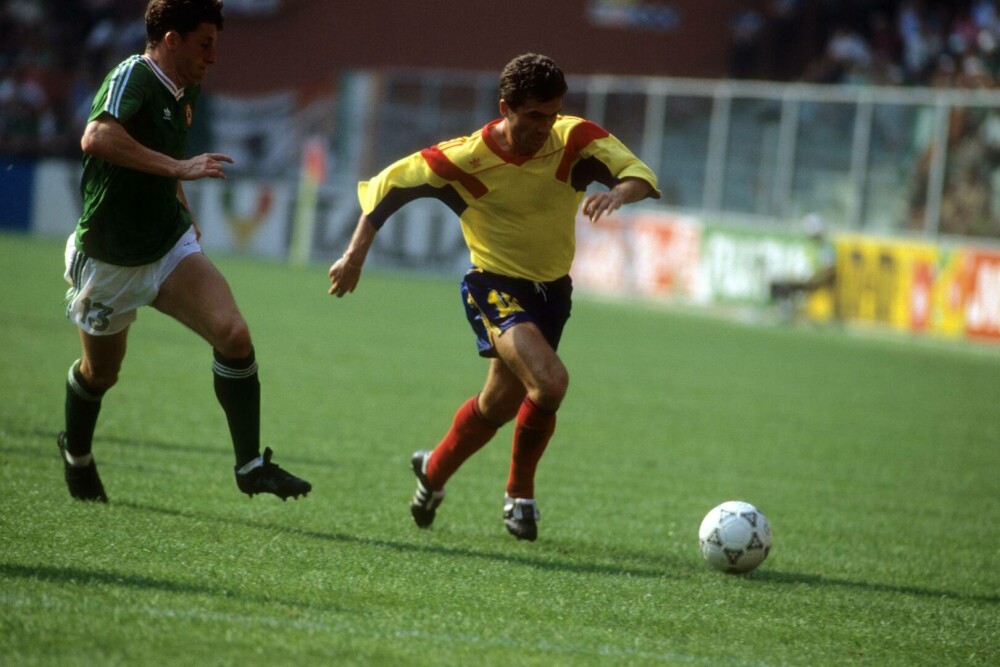 Gheorghe Hagi, „Regele fotbalului românesc”, a împlinit 60 de ani. Fotografii inedite din cariera sa. GALERIE FOTO - Imaginea 36