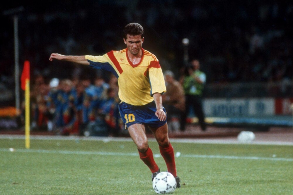 Gheorghe Hagi, „Regele fotbalului românesc”, a împlinit 60 de ani. Fotografii inedite din cariera sa. GALERIE FOTO - Imaginea 43
