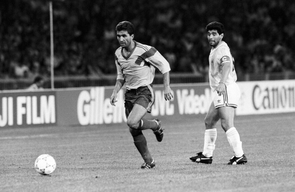 Gheorghe Hagi, „Regele fotbalului românesc”, a împlinit 60 de ani. Fotografii inedite din cariera sa. GALERIE FOTO - Imaginea 44