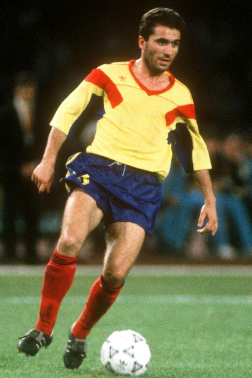 Gheorghe Hagi, „Regele fotbalului românesc”, a împlinit 60 de ani. Fotografii inedite din cariera sa. GALERIE FOTO - Imaginea 46