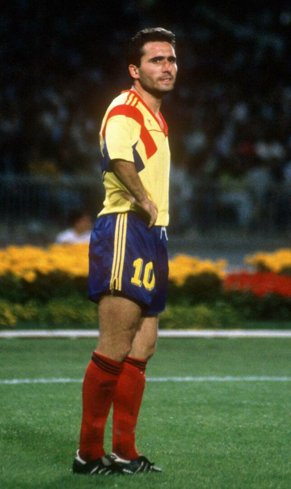 Gheorghe Hagi, „Regele fotbalului românesc”, a împlinit 60 de ani. Fotografii inedite din cariera sa. GALERIE FOTO - Imaginea 47