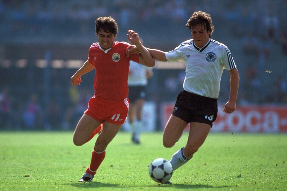 Gheorghe Hagi, „Regele fotbalului românesc”, a împlinit 60 de ani. Fotografii inedite din cariera sa. GALERIE FOTO - Imaginea 54