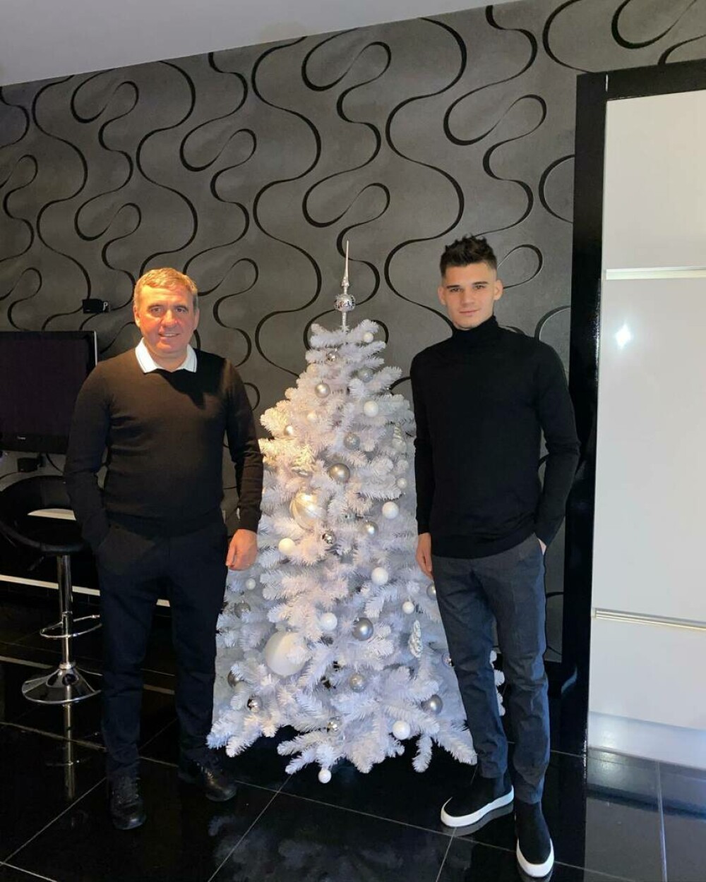 Gheorghe Hagi, „Regele fotbalului românesc”, a împlinit 60 de ani. Fotografii inedite din cariera sa. GALERIE FOTO - Imaginea 61