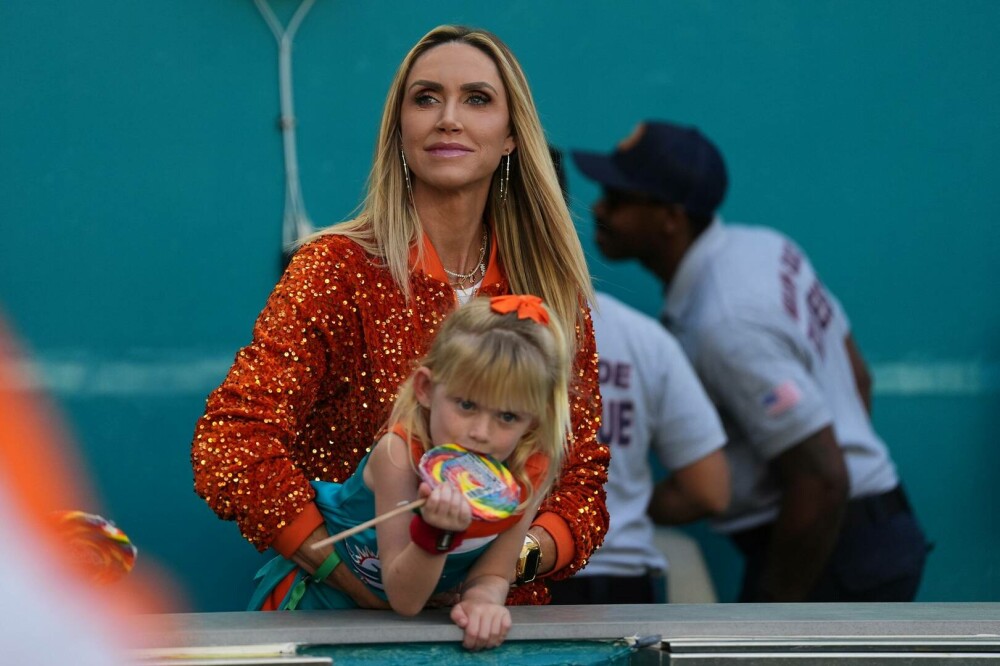 Nora lui Donald Trump, Lara Trump, va prezenta o emisiune de weekend la Fox News - Imaginea 8