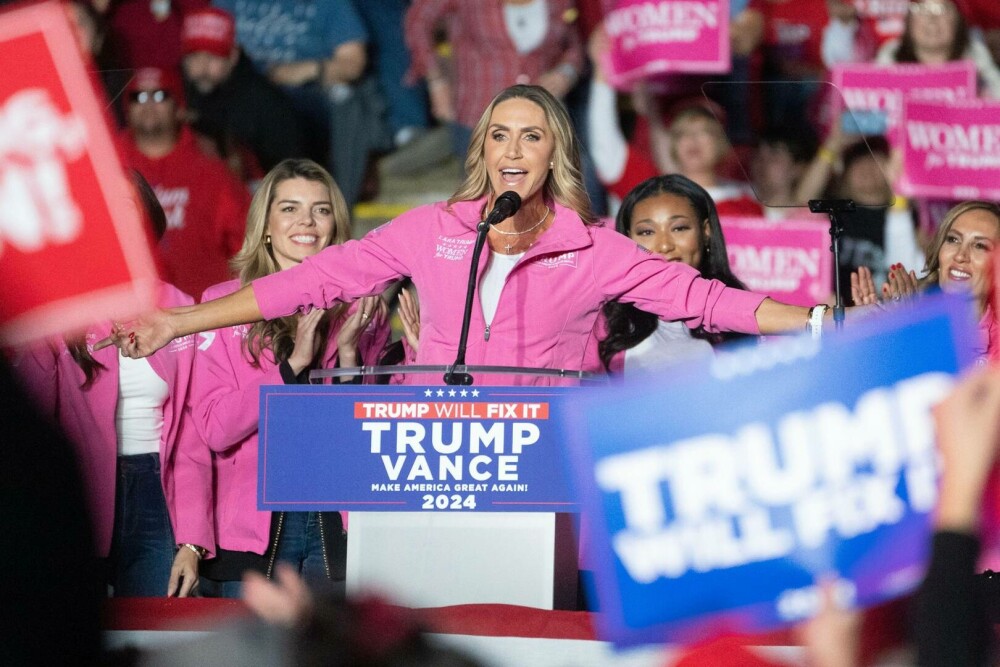Nora lui Donald Trump, Lara Trump, va prezenta o emisiune de weekend la Fox News - Imaginea 12