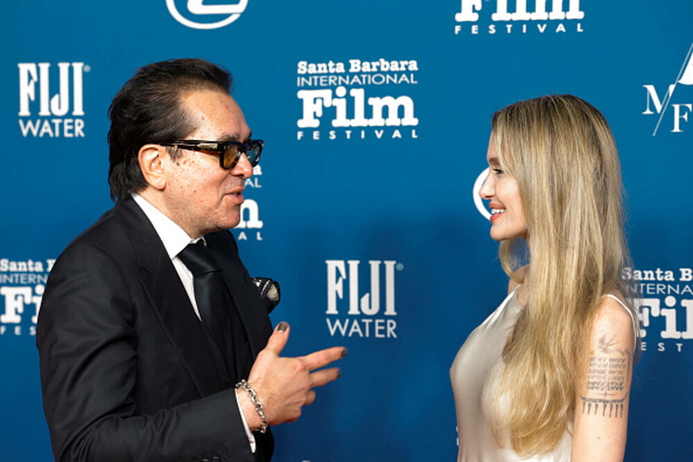 Angelina Jolie, apariție plină de eleganță la Festivalul Internațional de Film de la Santa Barbara. GALERIE FOTO - Imaginea 5