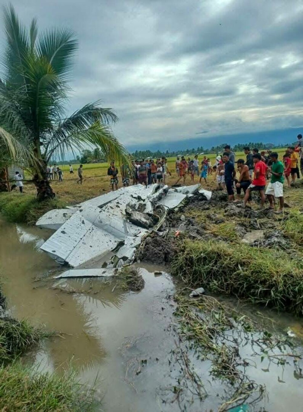 Un avion militar al SUA s-a prăbușit în Filipine. Nu există supravieţuitori ai accidentului - Imaginea 1