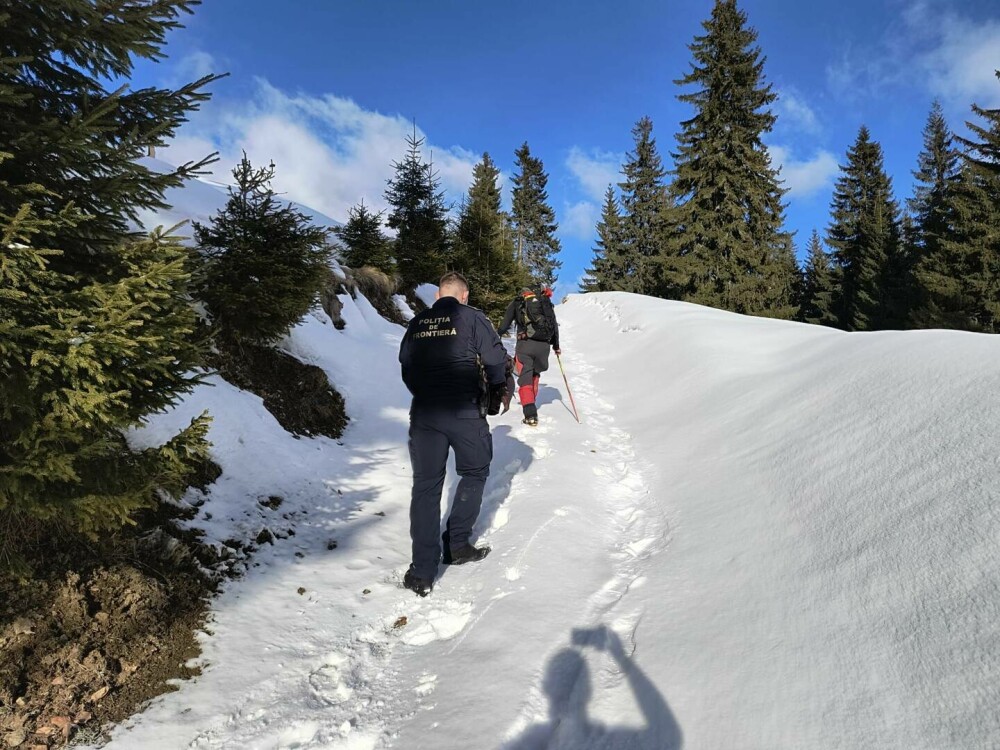 Un tânăr ucrainean care a intrat în România prin munți a fost găsit desculţ, îngheţat şi extenuat. Operațiunea a durat 6 ore - Imaginea 1