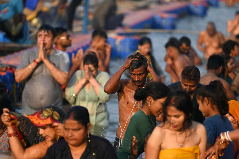 Peste 420 de milioane de credincioşi hinduşi au participat la cea mai mare adunare religioasă din lume. GALERIE FOTO - Imaginea 3
