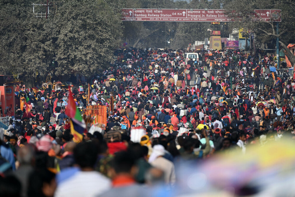 Peste 420 de milioane de credincioşi hinduşi au participat la cea mai mare adunare religioasă din lume. GALERIE FOTO - Imaginea 17