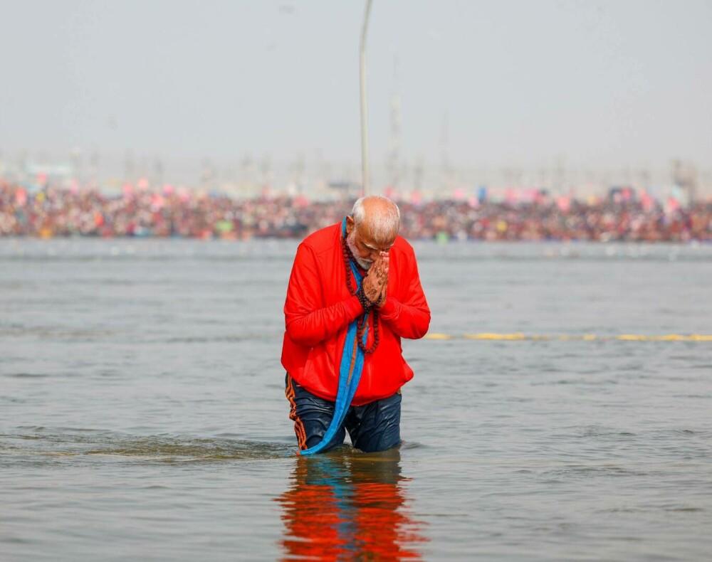 Peste 420 de milioane de credincioşi hinduşi au participat la cea mai mare adunare religioasă din lume. GALERIE FOTO - Imaginea 23