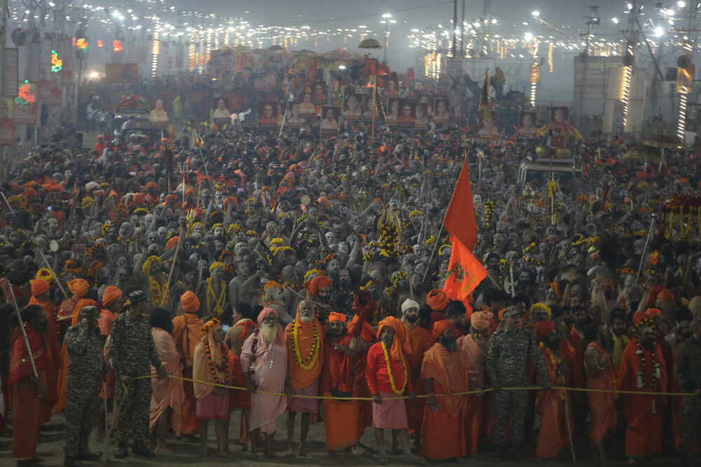 Peste 420 de milioane de credincioşi hinduşi au participat la cea mai mare adunare religioasă din lume. GALERIE FOTO - Imaginea 24