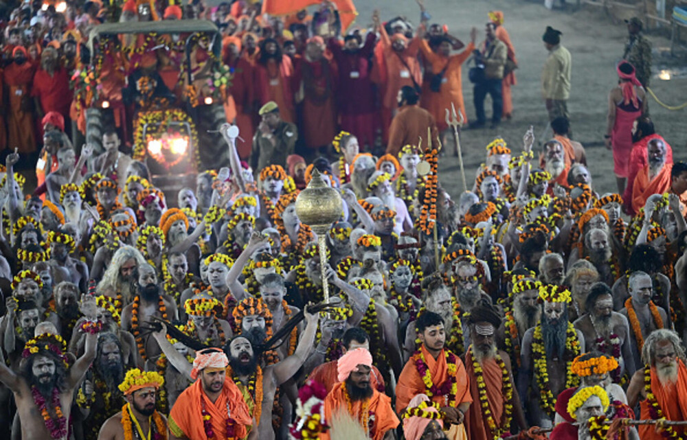 Peste 420 de milioane de credincioşi hinduşi au participat la cea mai mare adunare religioasă din lume. GALERIE FOTO - Imaginea 27