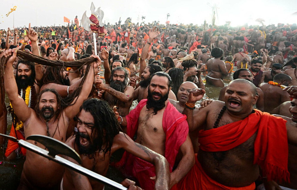 Peste 420 de milioane de credincioşi hinduşi au participat la cea mai mare adunare religioasă din lume. GALERIE FOTO - Imaginea 29