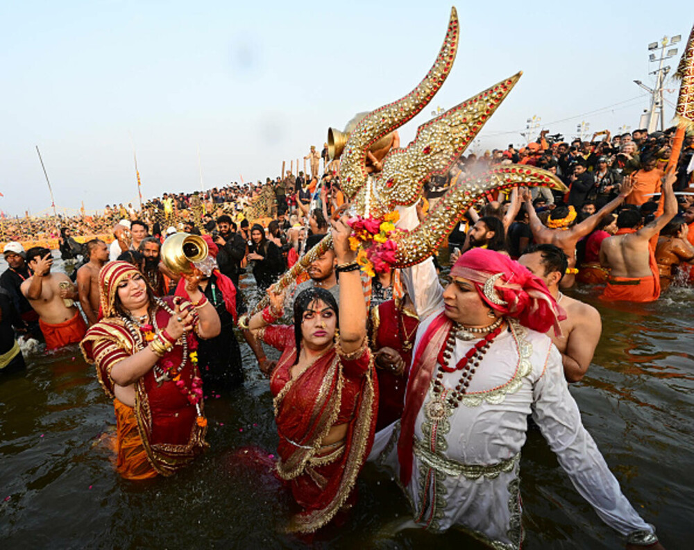 Peste 420 de milioane de credincioşi hinduşi au participat la cea mai mare adunare religioasă din lume. GALERIE FOTO - Imaginea 32