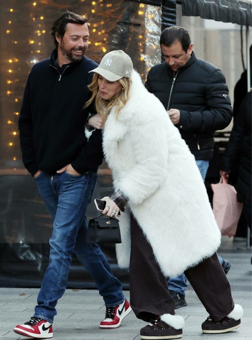 Chiara Ferragni, surprinsă în Milano alături de noul ei partener de viață la câteva luni după despărțirea de Fedez. FOTO - Imaginea 4