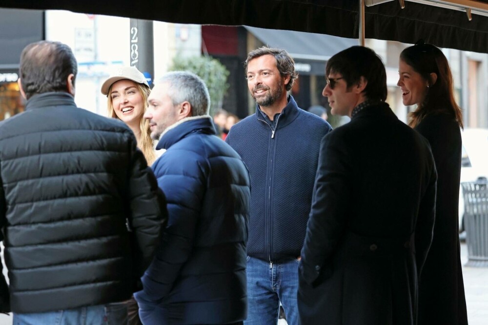 Chiara Ferragni, surprinsă în Milano alături de noul ei partener de viață la câteva luni după despărțirea de Fedez. FOTO - Imaginea 6