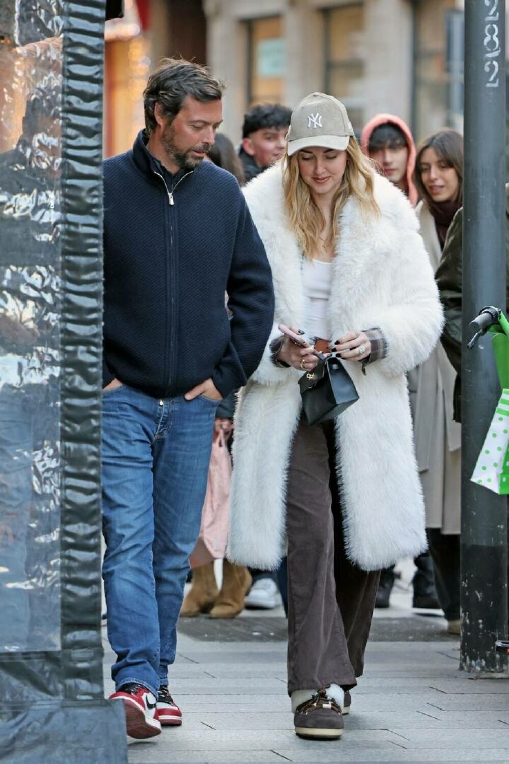 Chiara Ferragni, surprinsă în Milano alături de noul ei partener de viață la câteva luni după despărțirea de Fedez. FOTO - Imaginea 9