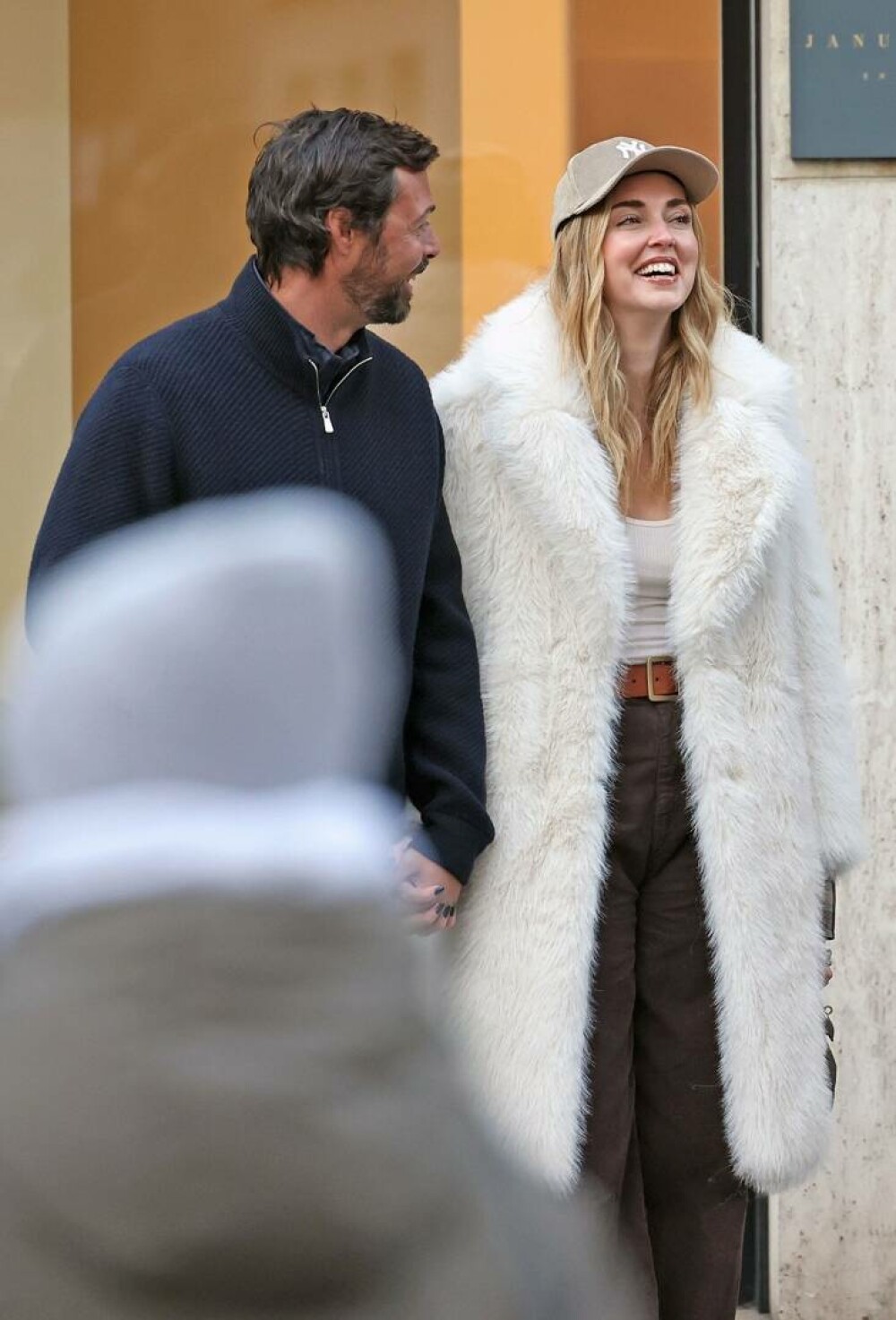 Chiara Ferragni, surprinsă în Milano alături de noul ei partener de viață la câteva luni după despărțirea de Fedez. FOTO - Imaginea 11