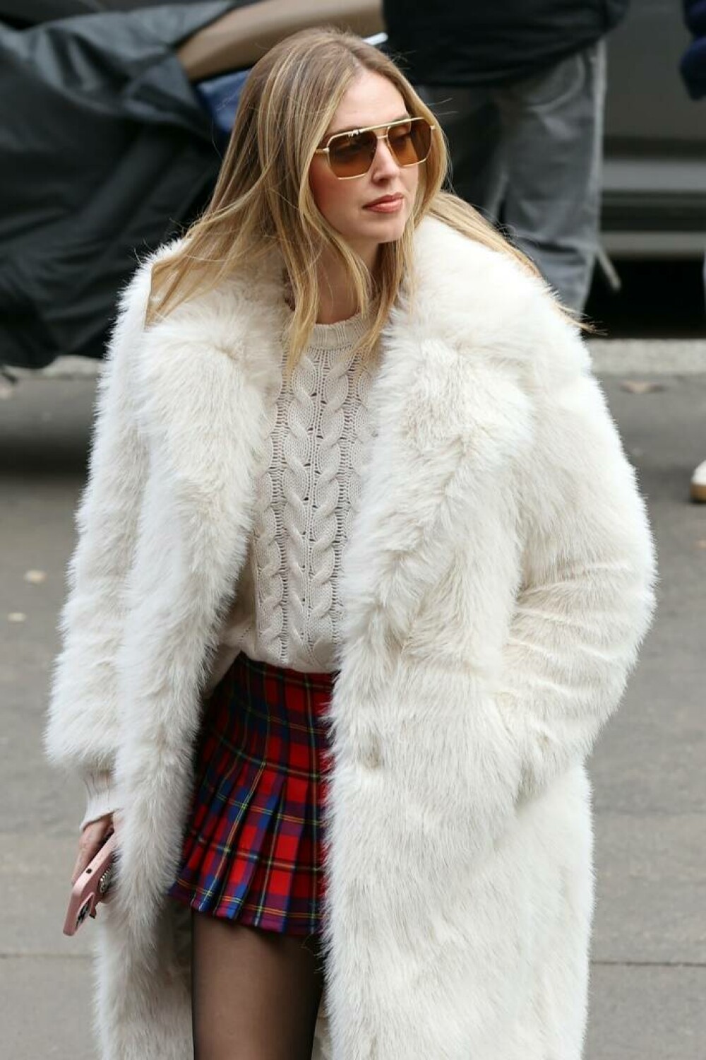 Chiara Ferragni, surprinsă în Milano alături de noul ei partener de viață la câteva luni după despărțirea de Fedez. FOTO - Imaginea 15