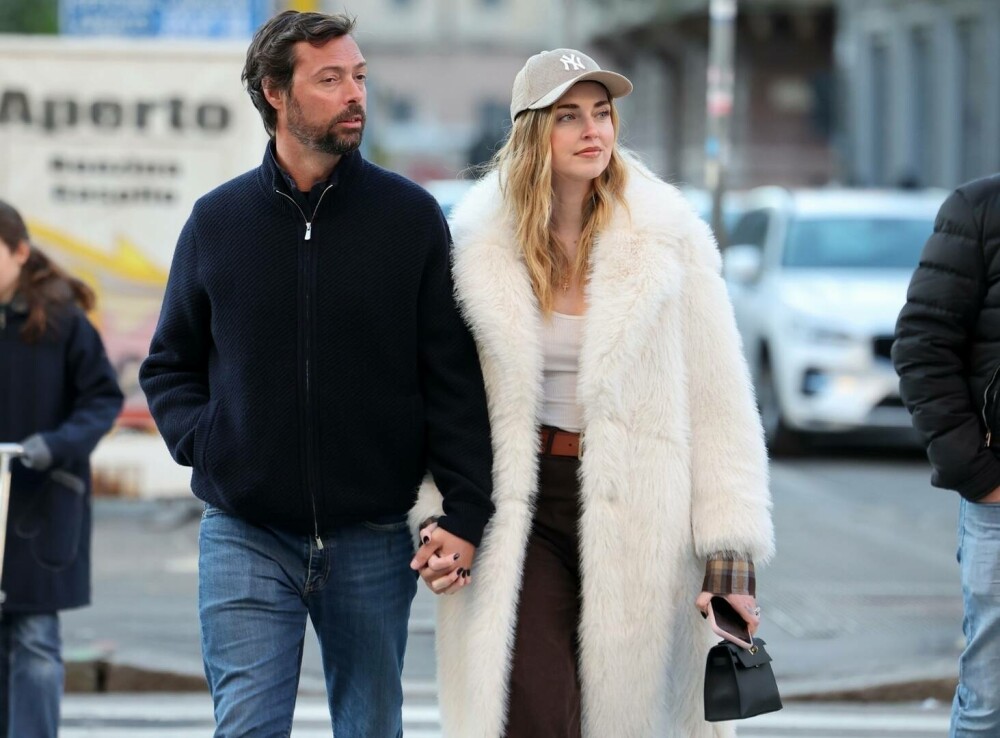 Chiara Ferragni, surprinsă în Milano alături de noul ei partener de viață la câteva luni după despărțirea de Fedez. FOTO - Imaginea 17